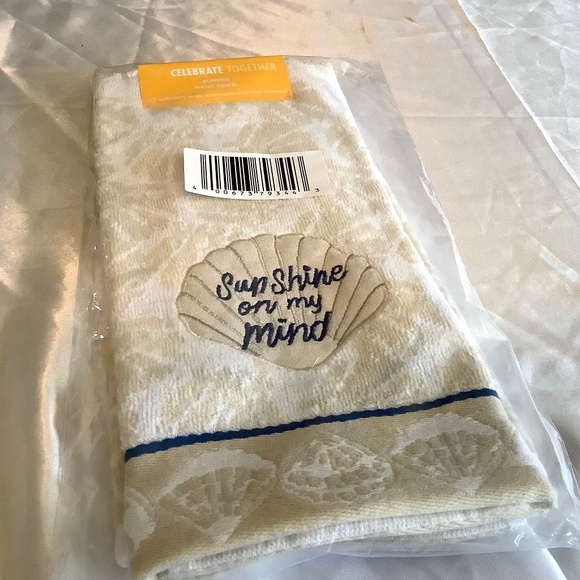 set of 3 “summer theme” hand towels - Picture 3 of 10